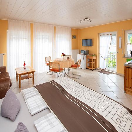 Hirschen-Schuster Apartment Мизених Екстериор снимка